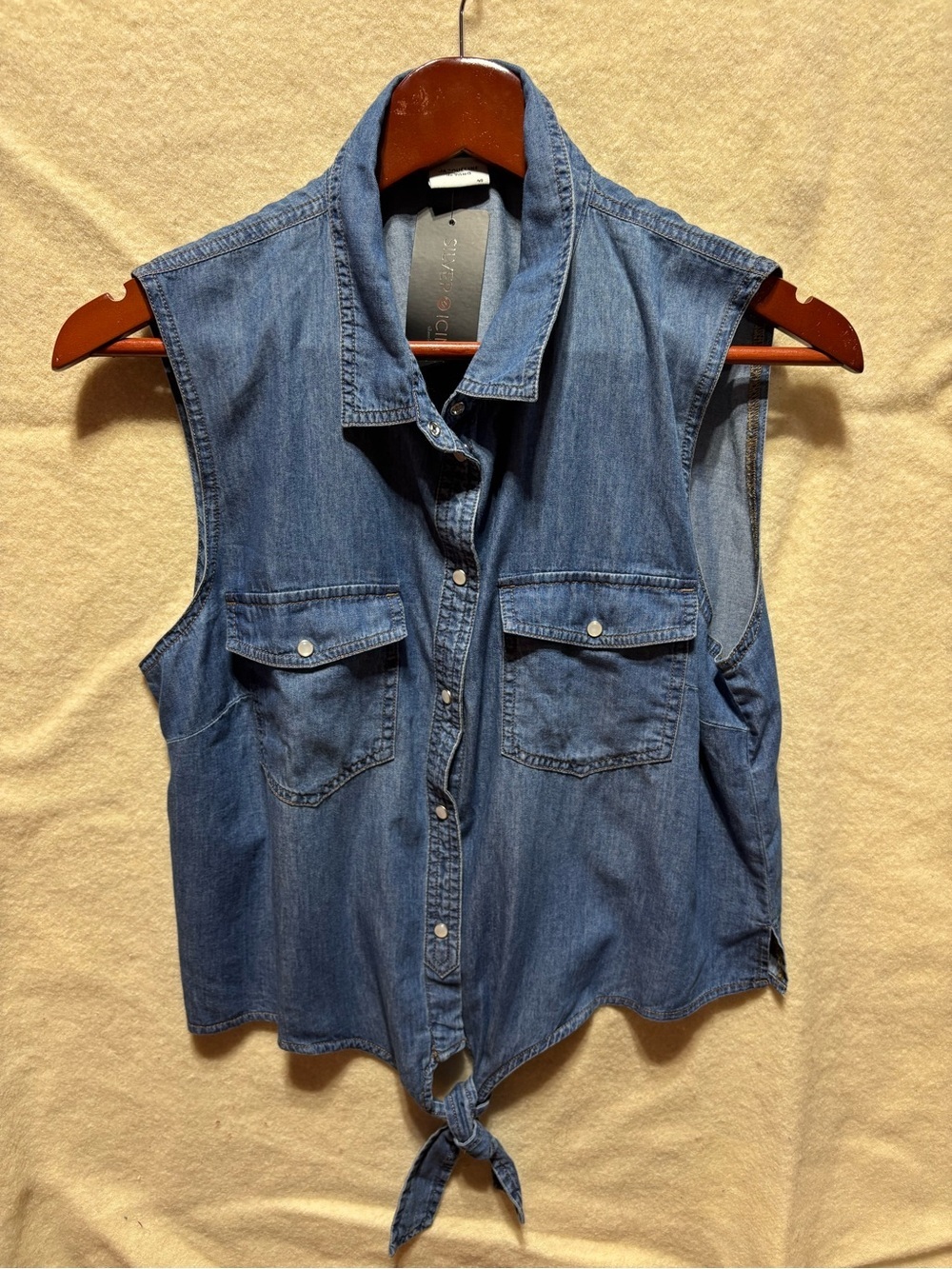 Jacqueline de Yong Sleeveless Chambray Tie Front Button-Up Top Size 40